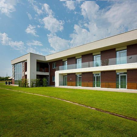 Outlet Hotel Polgar Exterior photo
