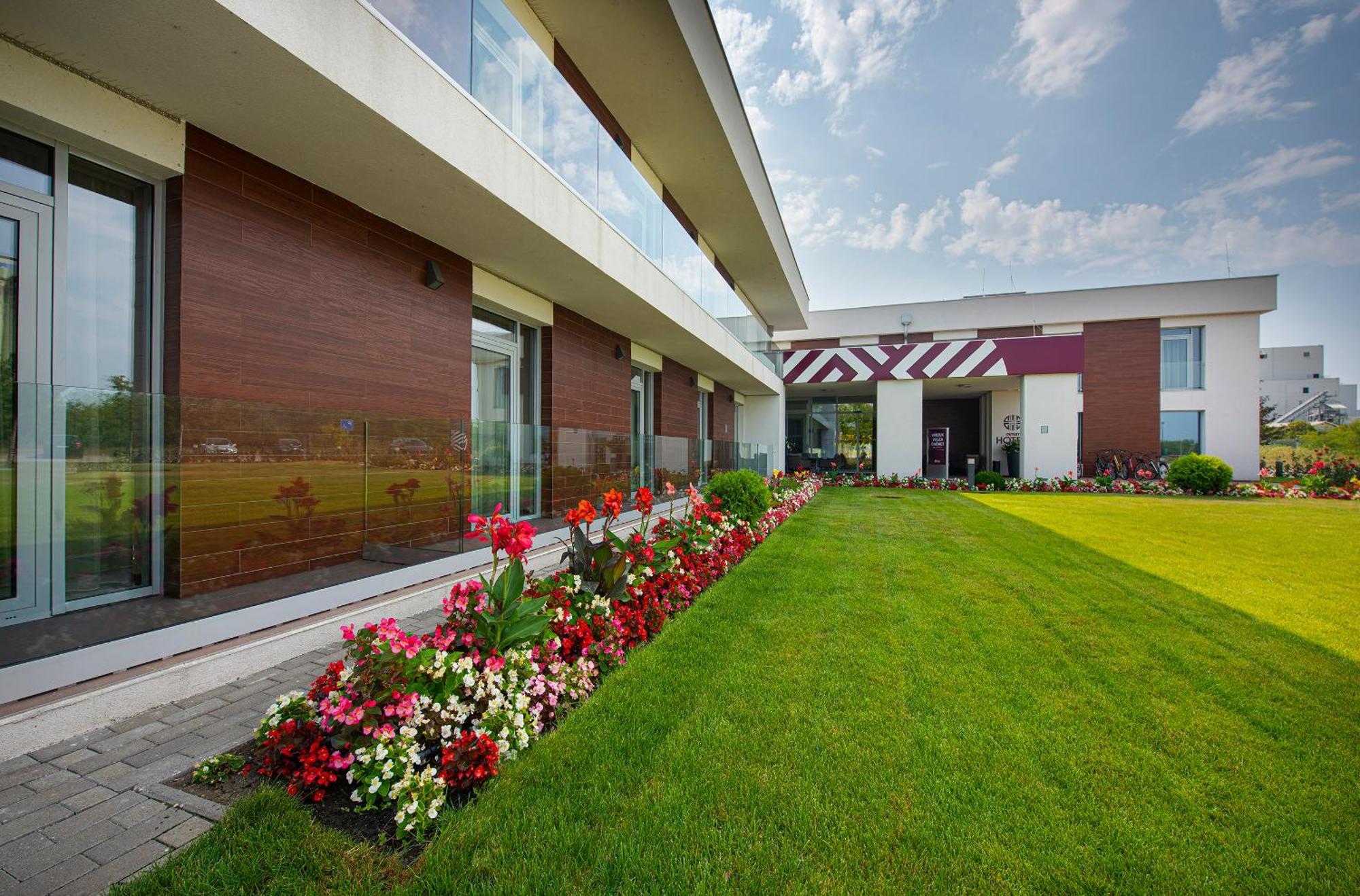 Outlet Hotel Polgar Exterior photo