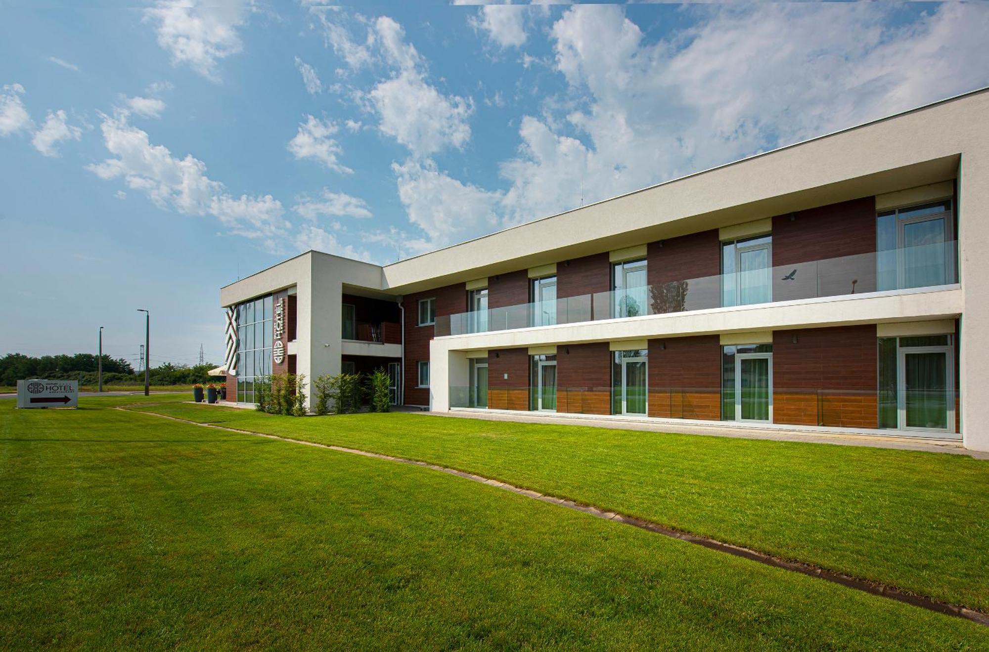 Outlet Hotel Polgar Exterior photo